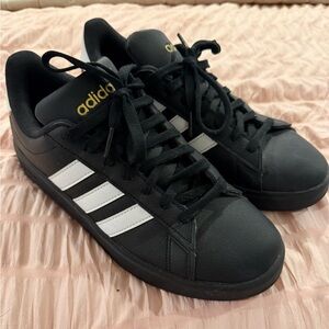 Adidas Women’s Black Sneakers with White Stripes 8.5 Barely Used